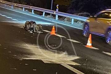 El motor de un vehículo sale despedido en un aparatoso accidente en la GC-1, a la altura de Telde/TA.
